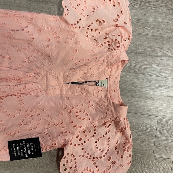 Tuckernuck Pink Eyelet Finley Flutter Sleeve Top Medium NWT - Picture 8 of 11